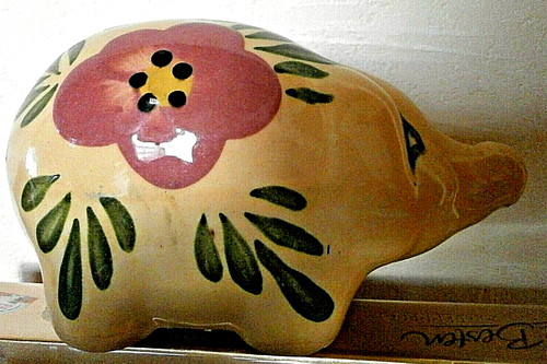 Getöpfertes sparschwein - getöpfertes,